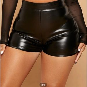 Leather shorts large (8/10)